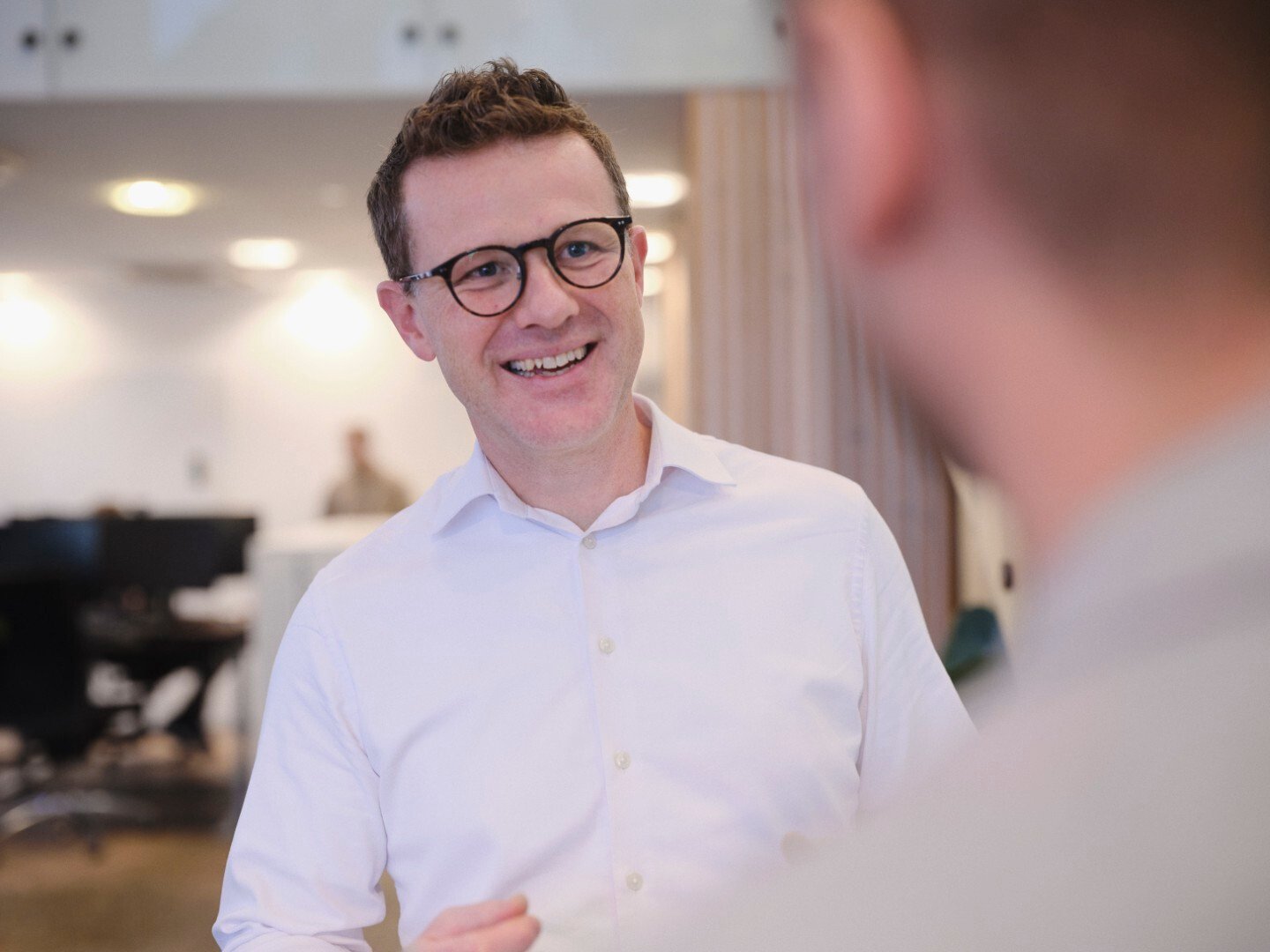 background-full-lars