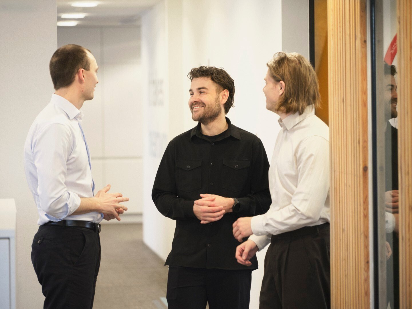 background-full-simon-martin-emil